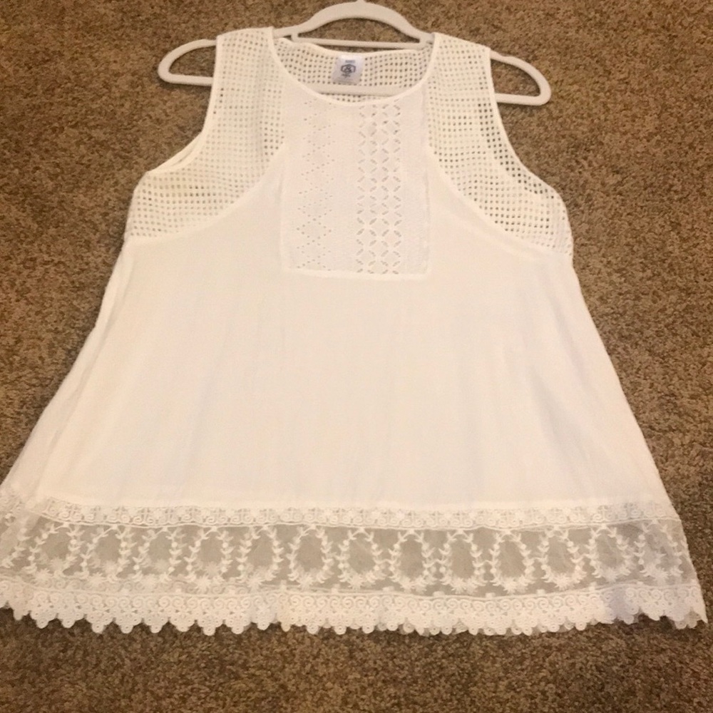Agnes & Dora Woven Eyelet Tank Size Small White